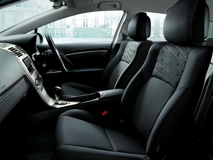  Toyota Avensis 2011 года  (JP) (фото 2 из 10)